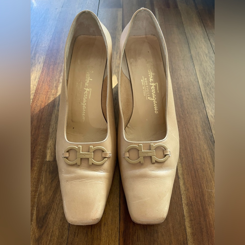 Salvatore Ferragamo heels - Picture 1 of 13